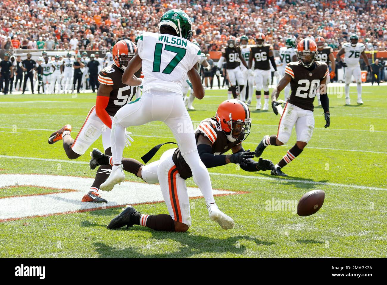 December 4, 2022, Houston, Texas, USA: Cleveland Browns safety John Johnson  III (43) runs down