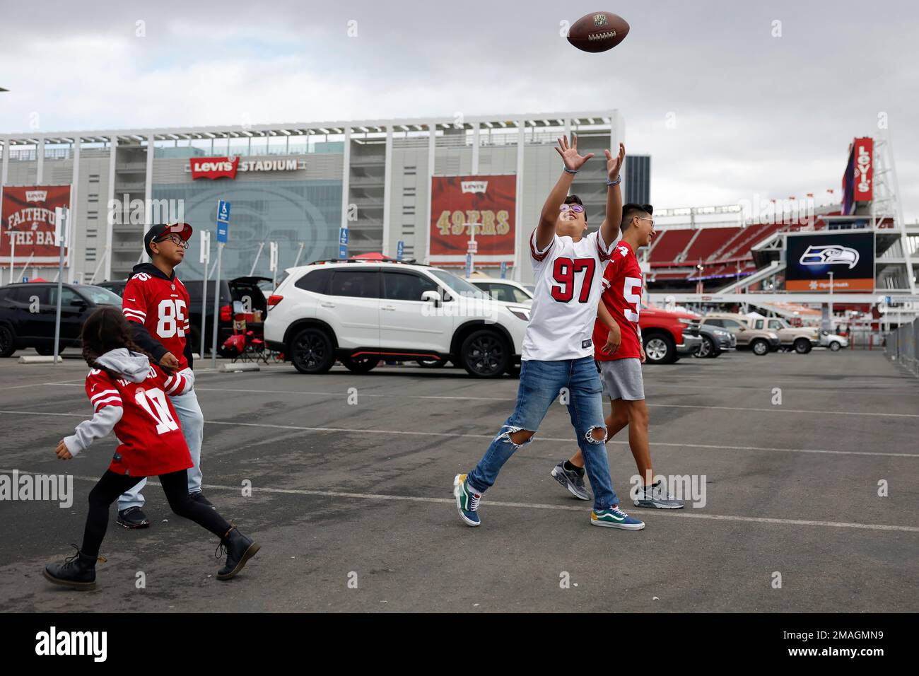 Fans tailgate at Levi's Stadium before an NFL football game between the San  Francisco 49ers and the Seattle Seahawks in Santa Clara, Calif., Sunday,  Sept. 18, 2022. (AP Photo/Josie Lepe Stock Photo -