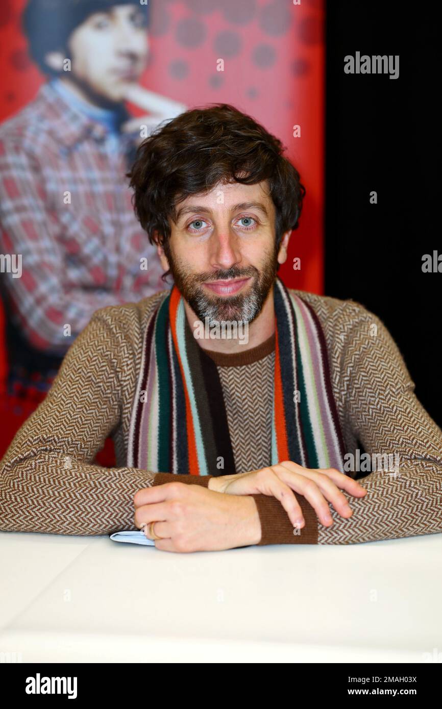 Simon helberg howard wolowitz in the big bang theory hi res stock