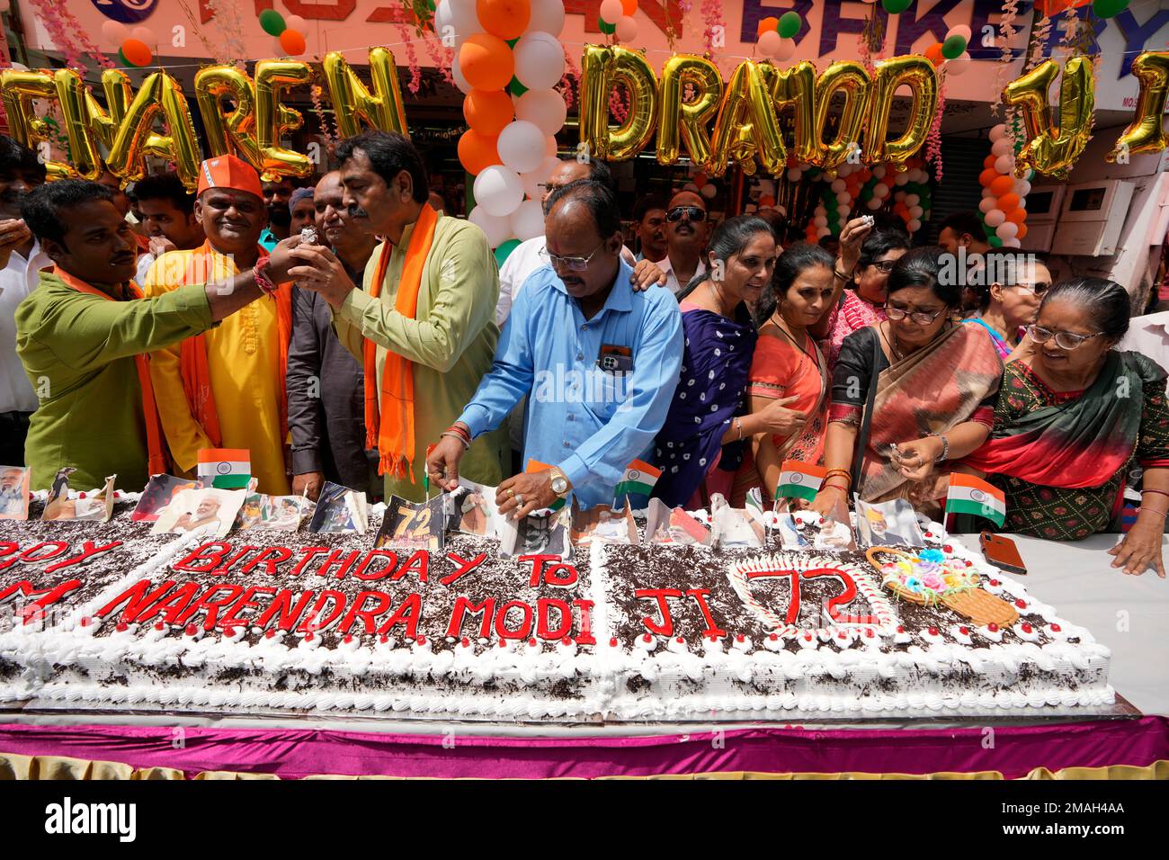 PM Modi Birthday 2019: 700-feet-long cake on the theme of corruption to  celebrate PM Narendra Modi's birthday