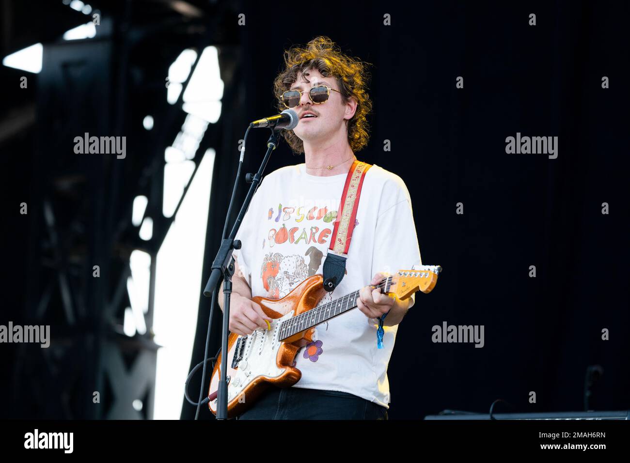 Matt Myers of Houndmouth performs at Bourbon and Beyond Music Festival at  Kentucky Exposition Center on Friday, Sept. 16, 2022, in Louisville, Ky.  (Photo by Amy Harris/Invision/AP Stock Photo - Alamy