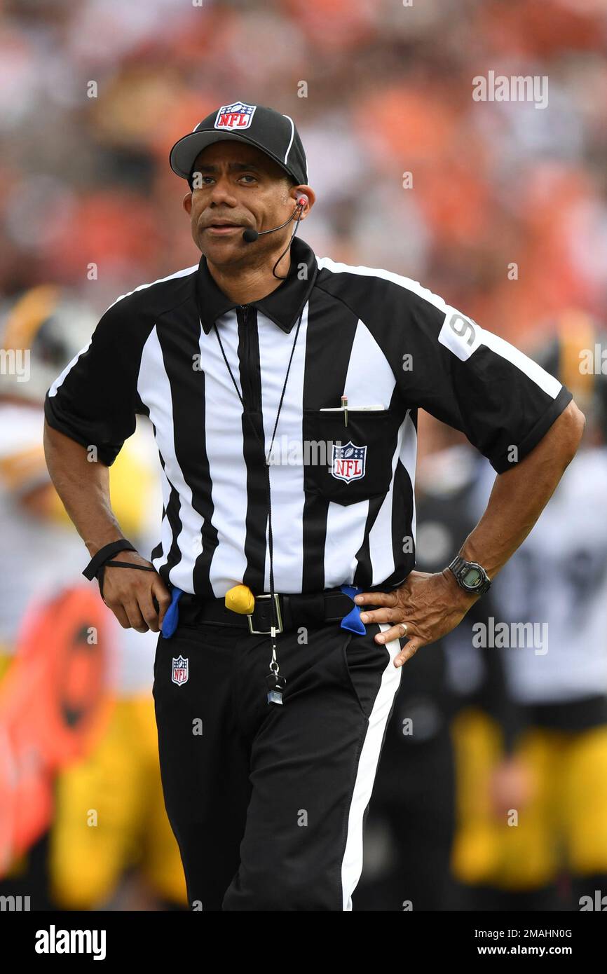 Line judge Greg Bradley (98) during an NFL football game between the