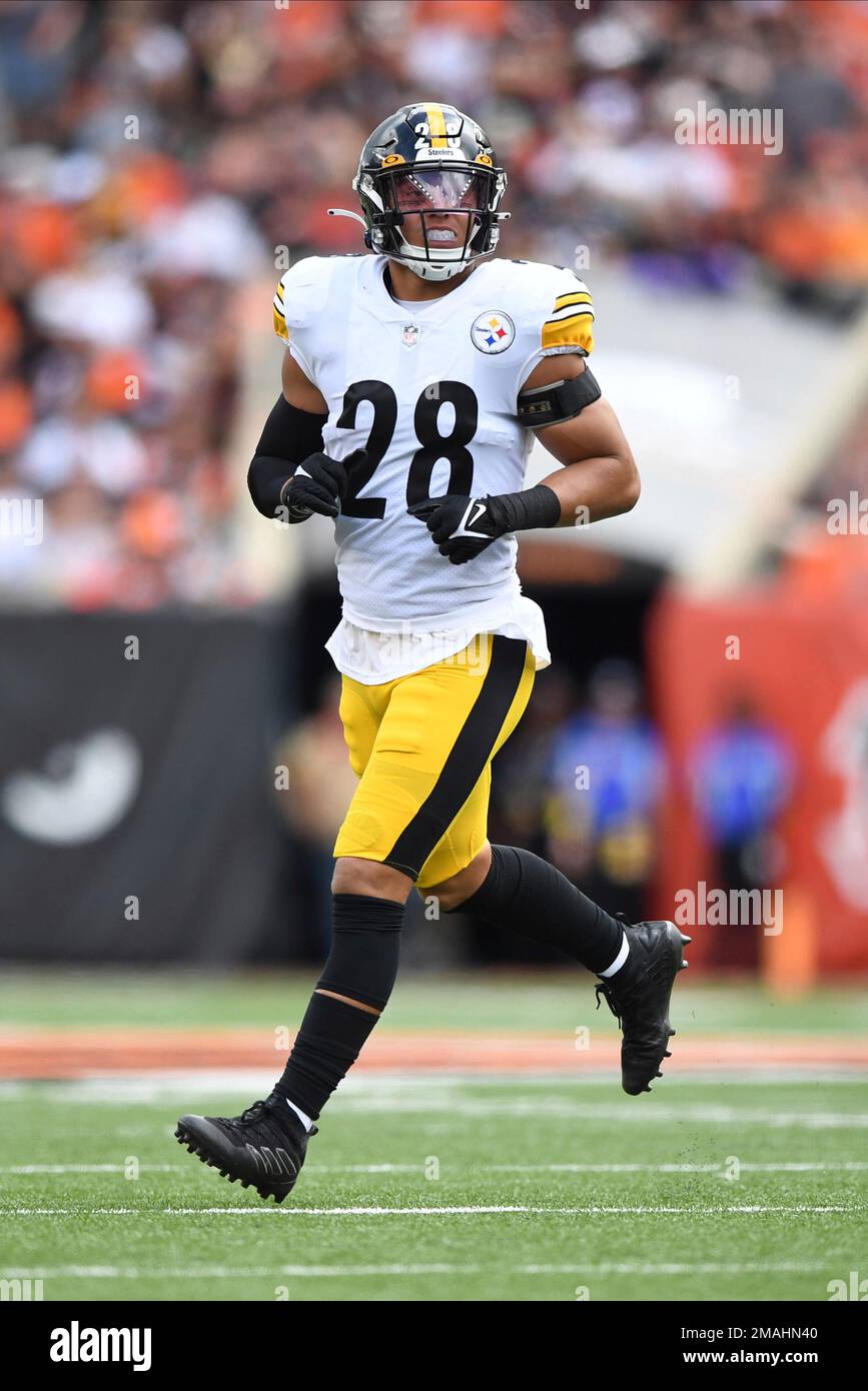 Pittsburgh Steelers safety Miles Killebrew (28) runs for the play during a  NFL football game against the Cincinnati Bengals, Sunday, Sept. 11, 2022,  in Cincinnati. (AP Photo/Emilee Chinn Stock Photo - Alamy