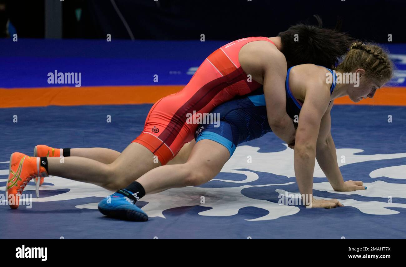 Japans Masako Furuichi, left, and Amit Elor, of the United States, compete in their womens freestyle 72 kg wrestling match during the Wrestling World Championships in Belgrade, Serbia, Wednesday, Sept