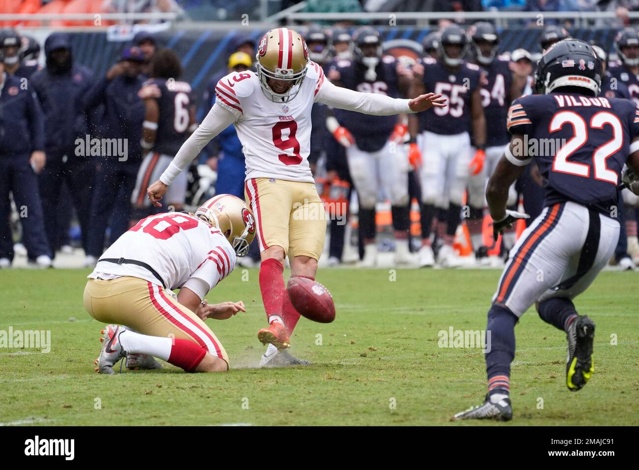 Chicago, United States. 11th Sep, 2022. San Francisco 49ers place kicker Robbie  Gould (9) kicks a field goal during the third quarter against the Chicago  Bears at Soldier Field in Chicago on