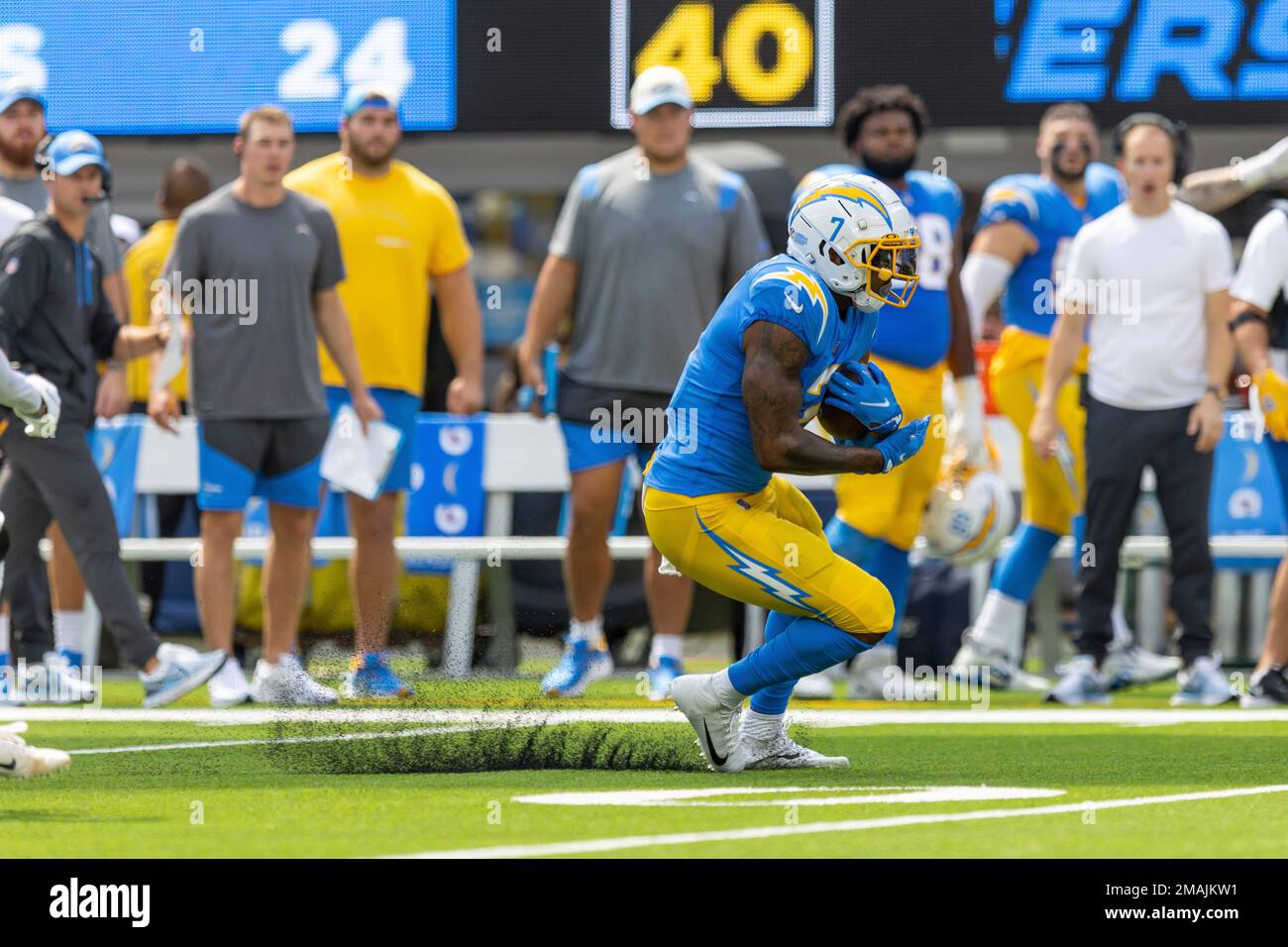 Tight end (7) Gerald Everett of the Los Angeles Chargers catches a