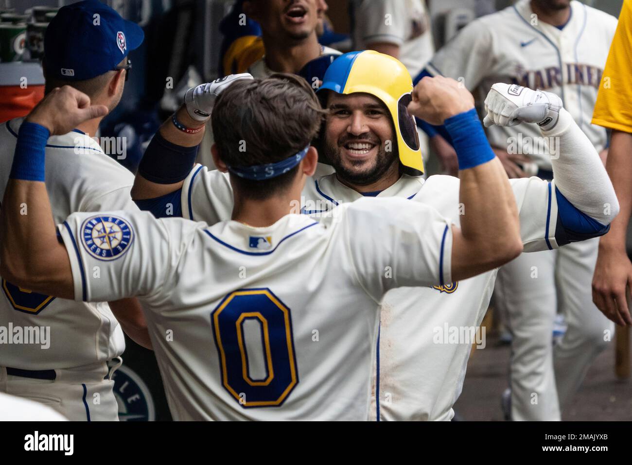 Seattle Mariners' Eugenio Suarez, right, is congratulated by Sam