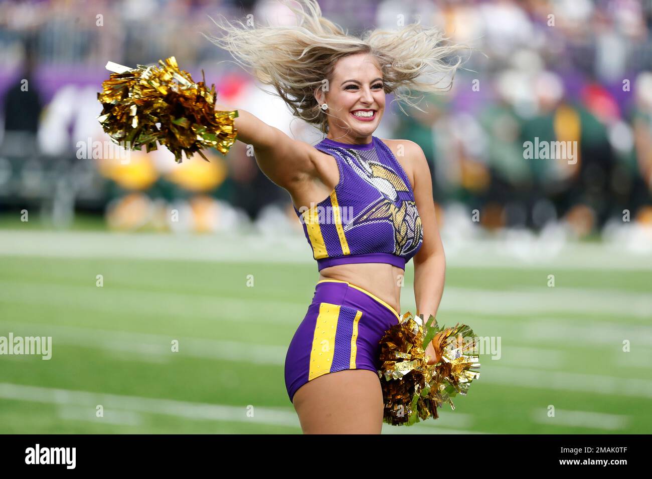 Cheerleader Photos: Vikings-Packers