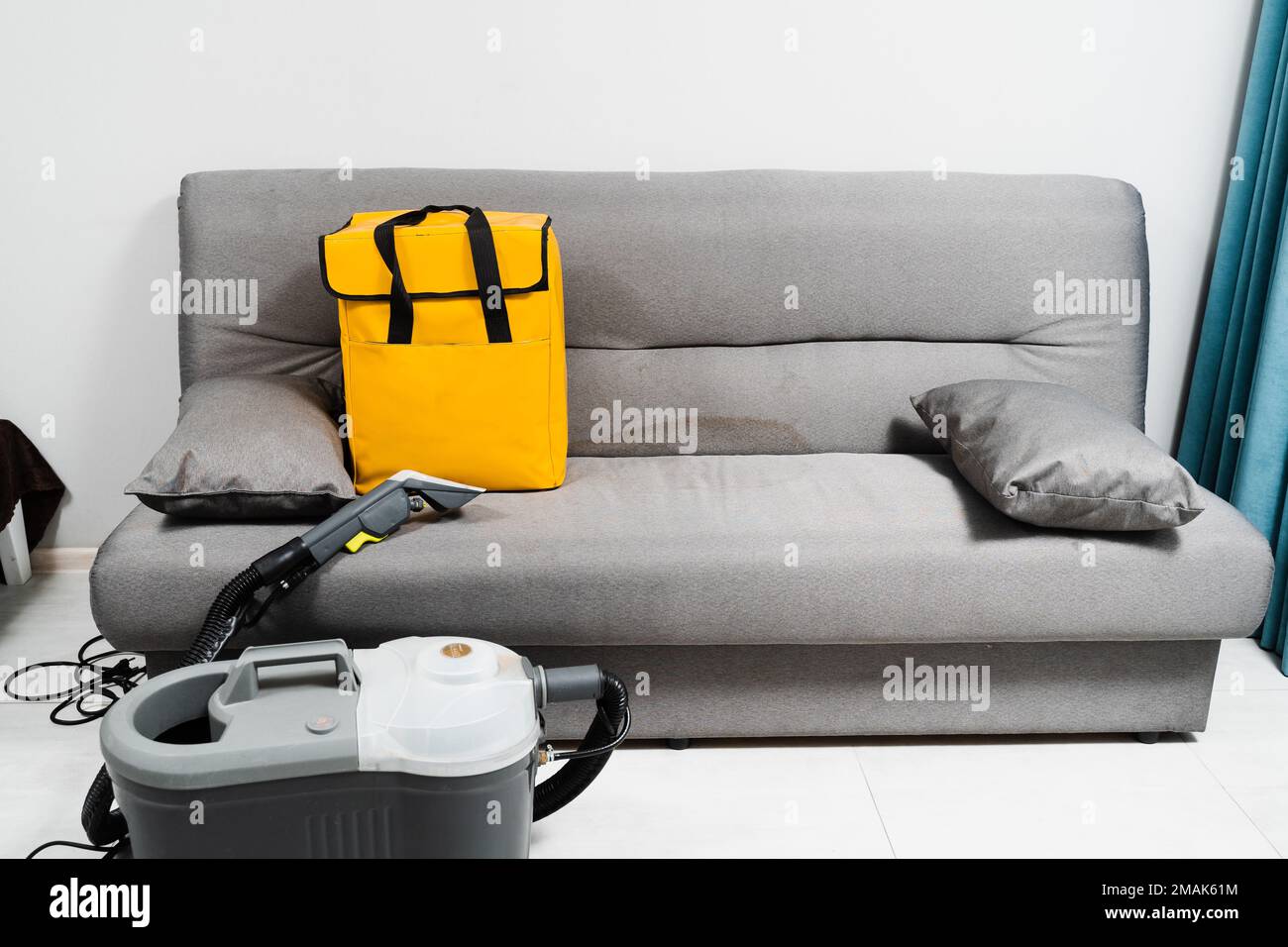 Extractor dry cleaning machine for removing stains and dirt from couch