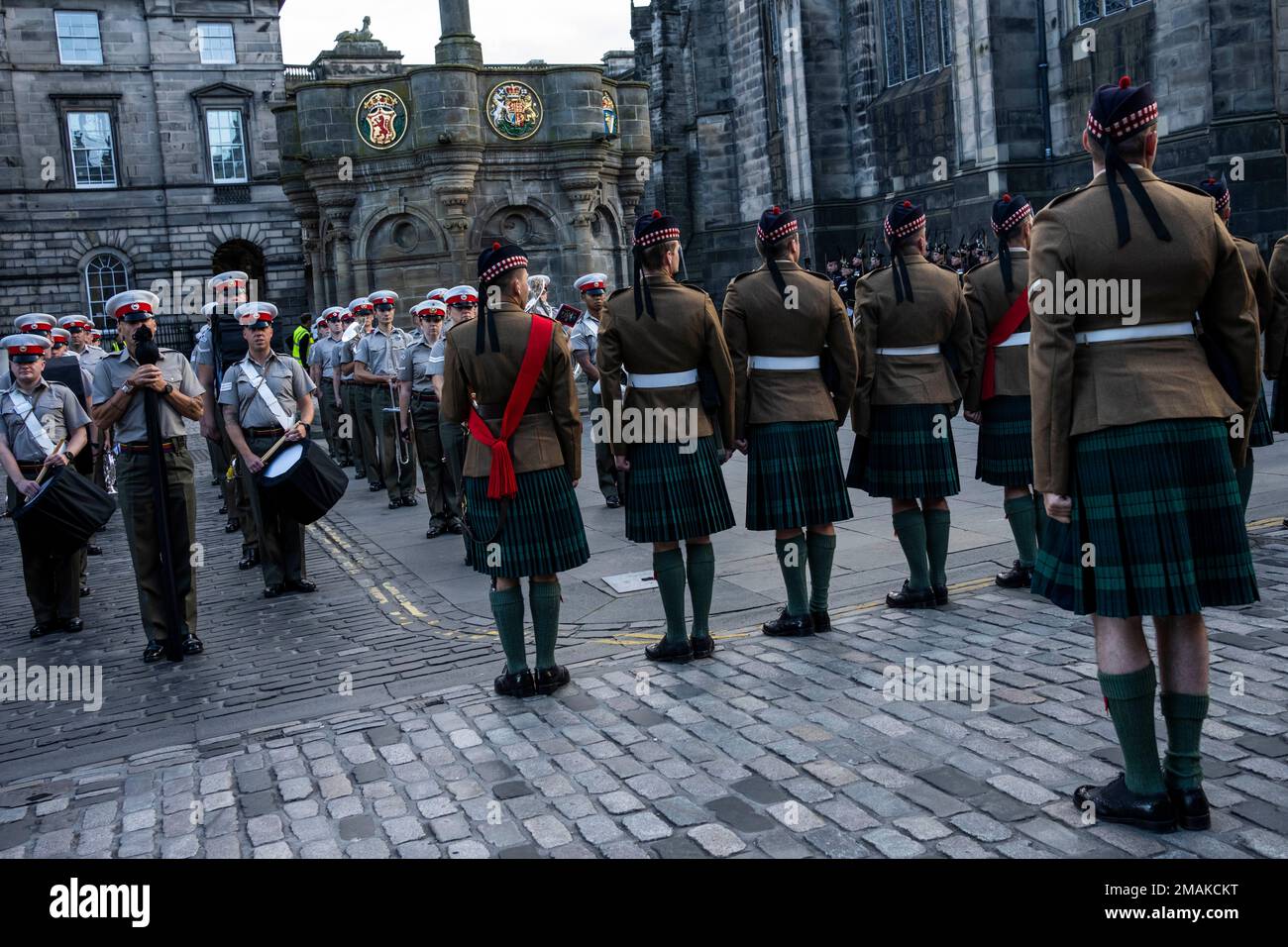members-of-the-4th-battalion-royal-regiment-of-scotland-and-the-royal