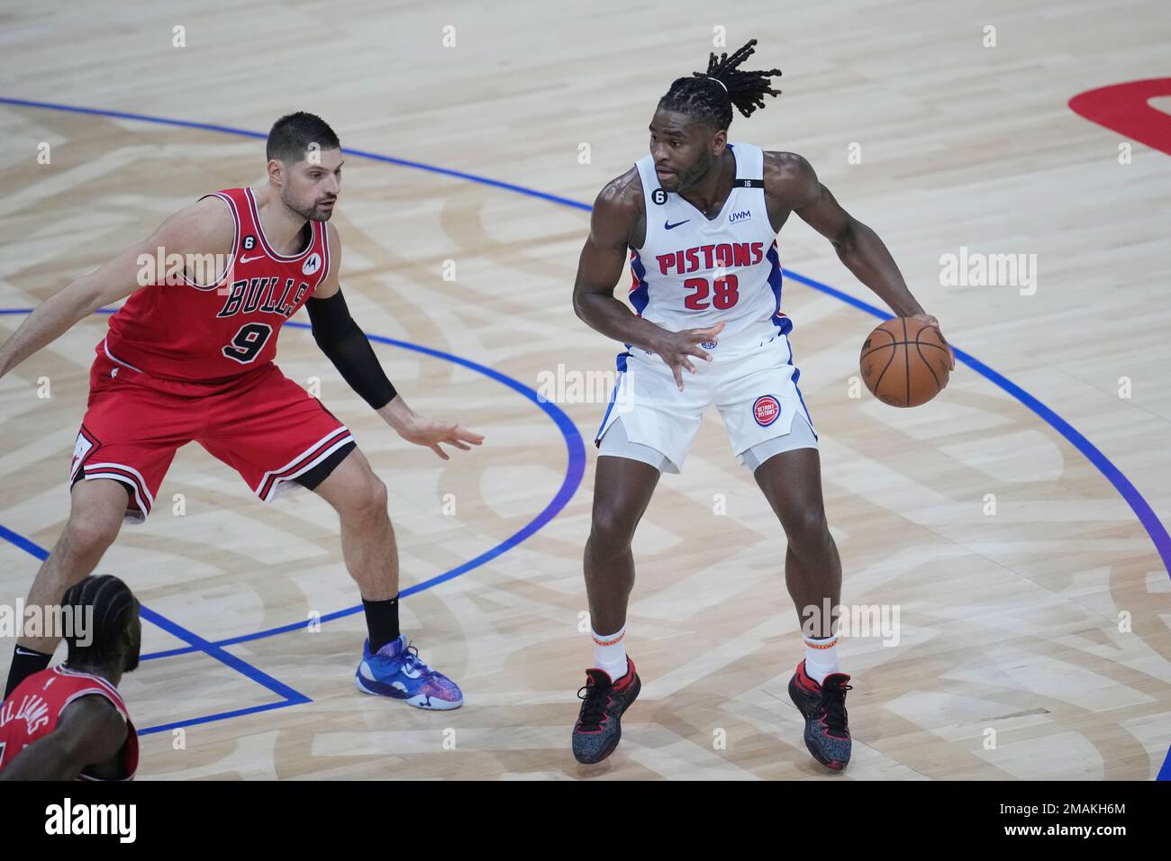 Download NBA Player Nikola Vucevic Chicago Bulls Dribbling