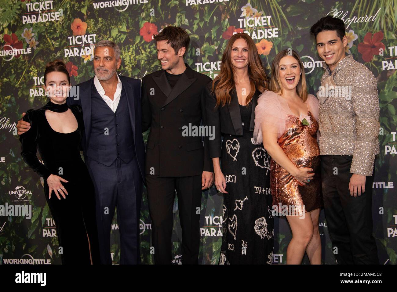 Kaitlyn Dever, Clooney, Lucas Bravo, Julia Roberts, Billie Lourd