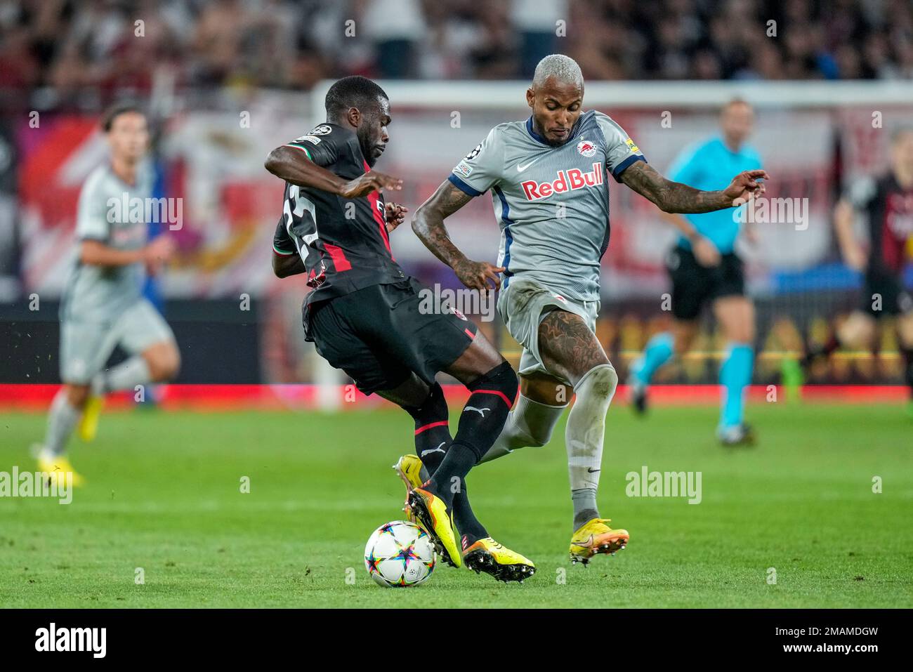 AC Milan's Fikayo Tomori, left, vies for the ball with Salzburg's Fernando  during the Champions League group E soccer match between RB Salzburg and AC  Milan at the Salzburg stadium in Salzburg,