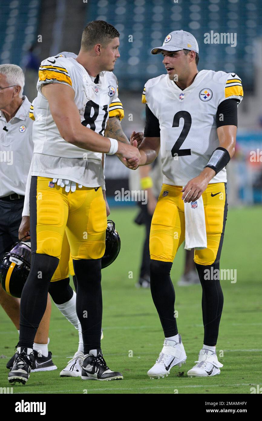 Pittsburgh Steelers tight end Zach Gentry (81) and quarterback Mason ...