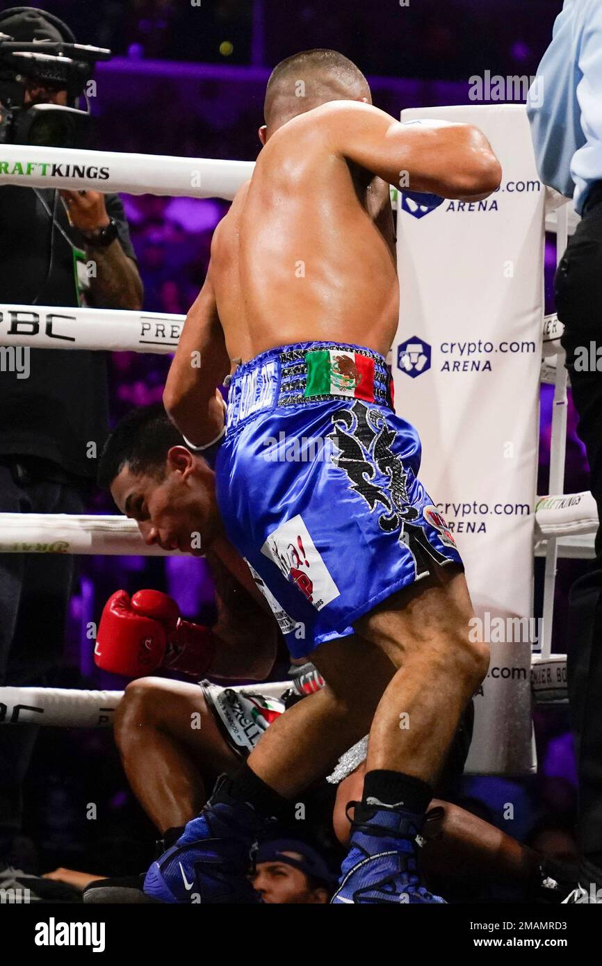 Isaac Cruz fights Eduardo Ramirez in a WBC world lightweight title  eliminator boxing match, Sunday, Sept. 4, 2022, in Los Angeles. (AP  Photo/Ashley Landis Stock Photo - Alamy