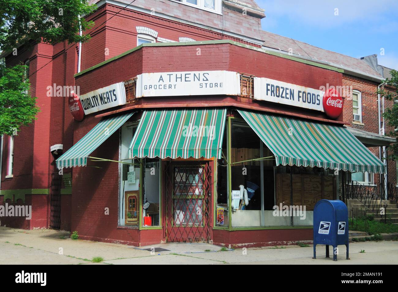 Chicago, Illinois, USA. A corner grocery store, once a staple in many residential areas still exists in this example in the Pullman neighborhood. Stock Photo