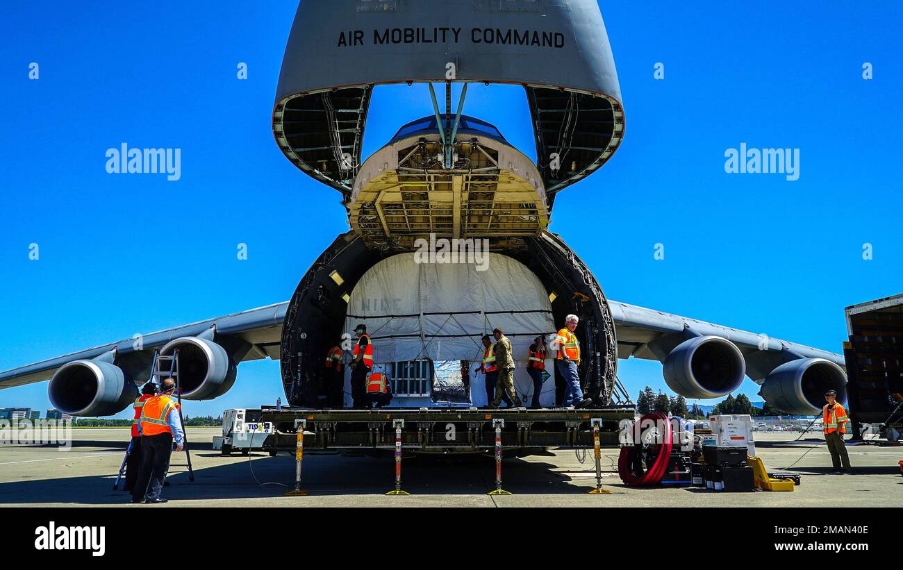 Loadmasters from the 60th Air Mobility Wing and Lockheed Martin Space load the sixth Geosynchronous Earth Orbit Space Based Infrared System satellite (SBIRS GEO-6) into a C-5M Super Galaxy aircraft at Moffett Federal Airfield, Calif., May 31, 2022. The satellite was taken to a processing facility to undergo testing and fueling prior to encapsulation. GEO-6 is expected to launch in July 2022 and is the last SBIRS program launch. Stock Photo