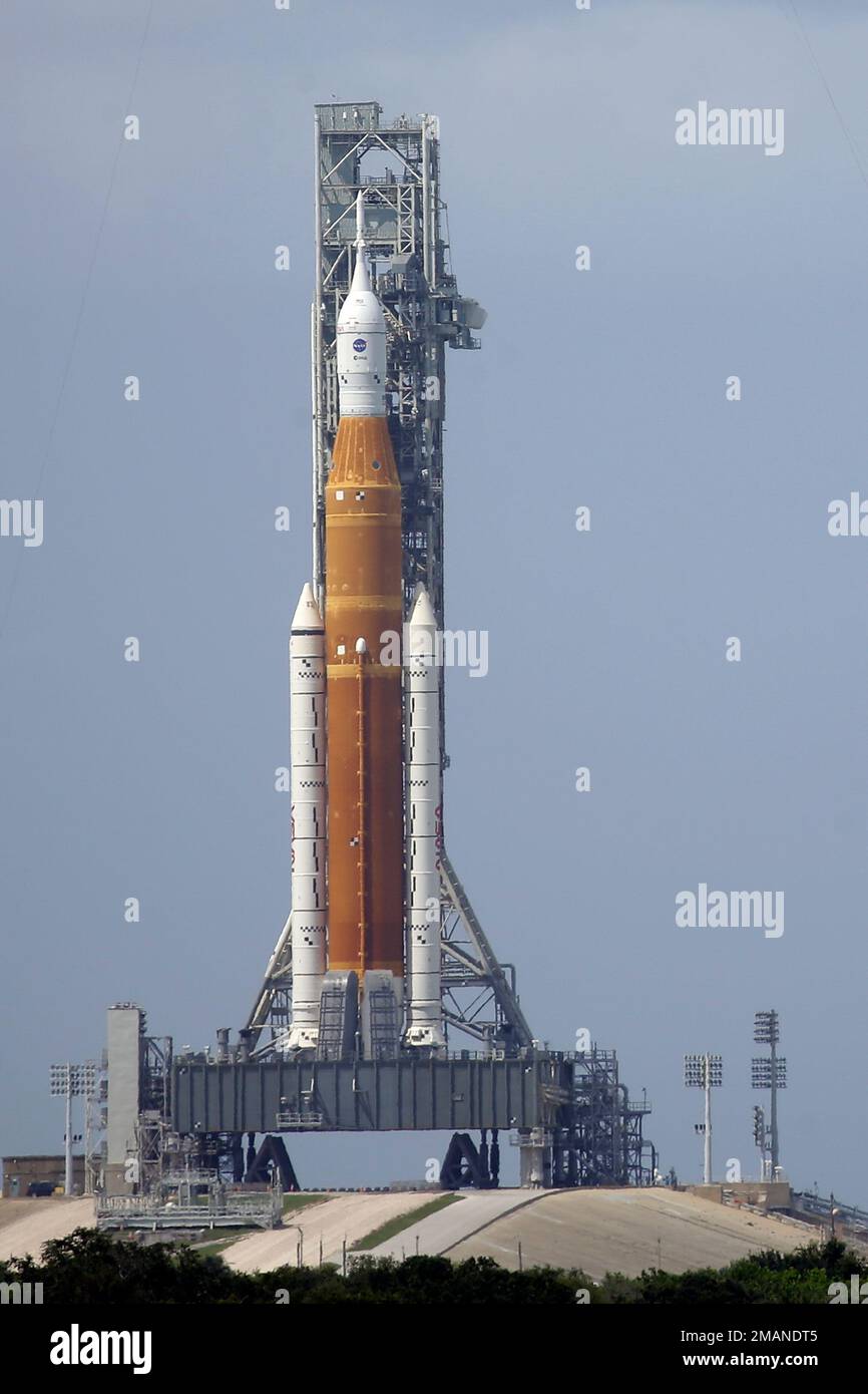 The NASA moon rocket stands on Pad 39B for the Artemis 1 mission to ...
