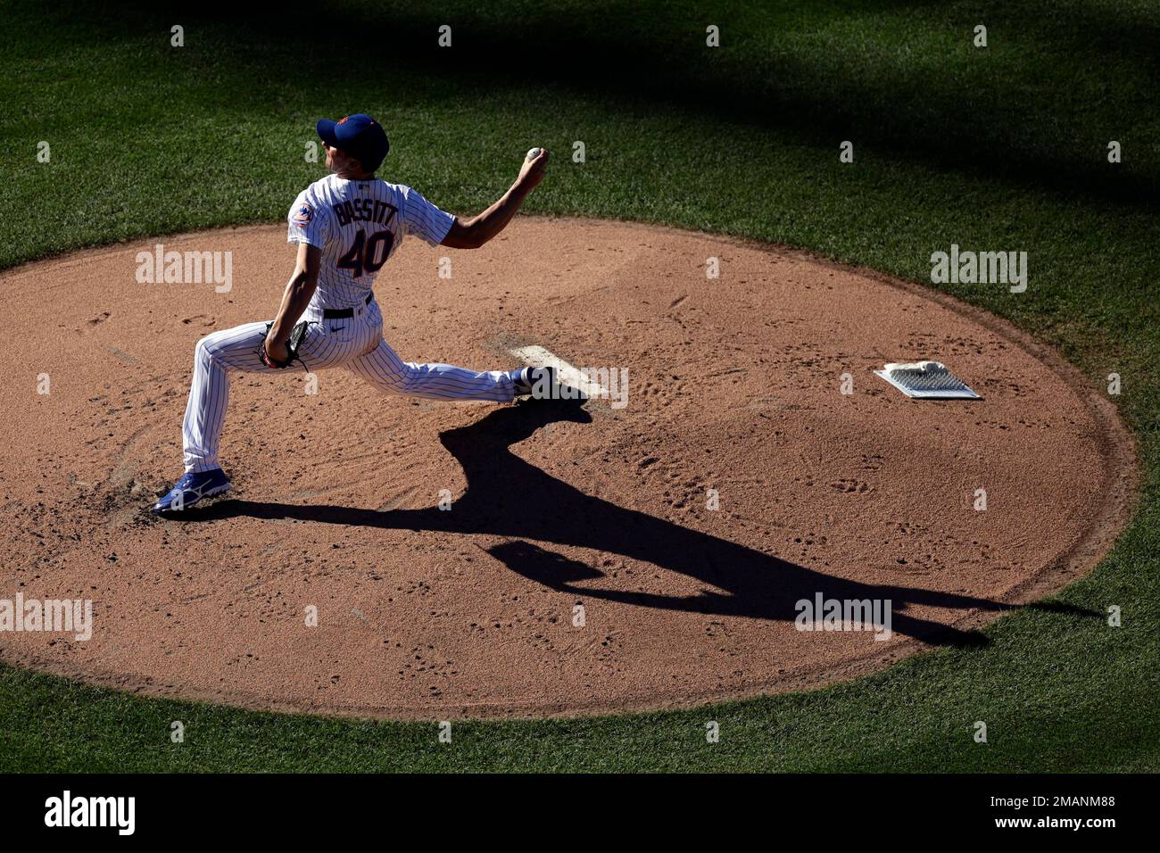New York Mets pitcher Chris Bassitt throws during the second inning of