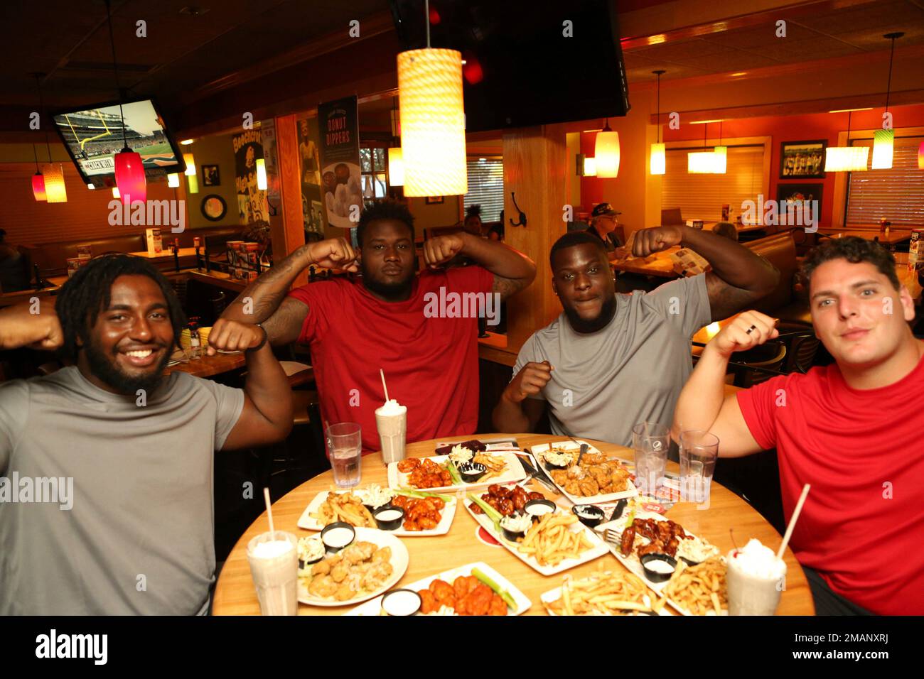 IMAGE DISTRIBUTED FOR APPLEBEE'S College football players, from left