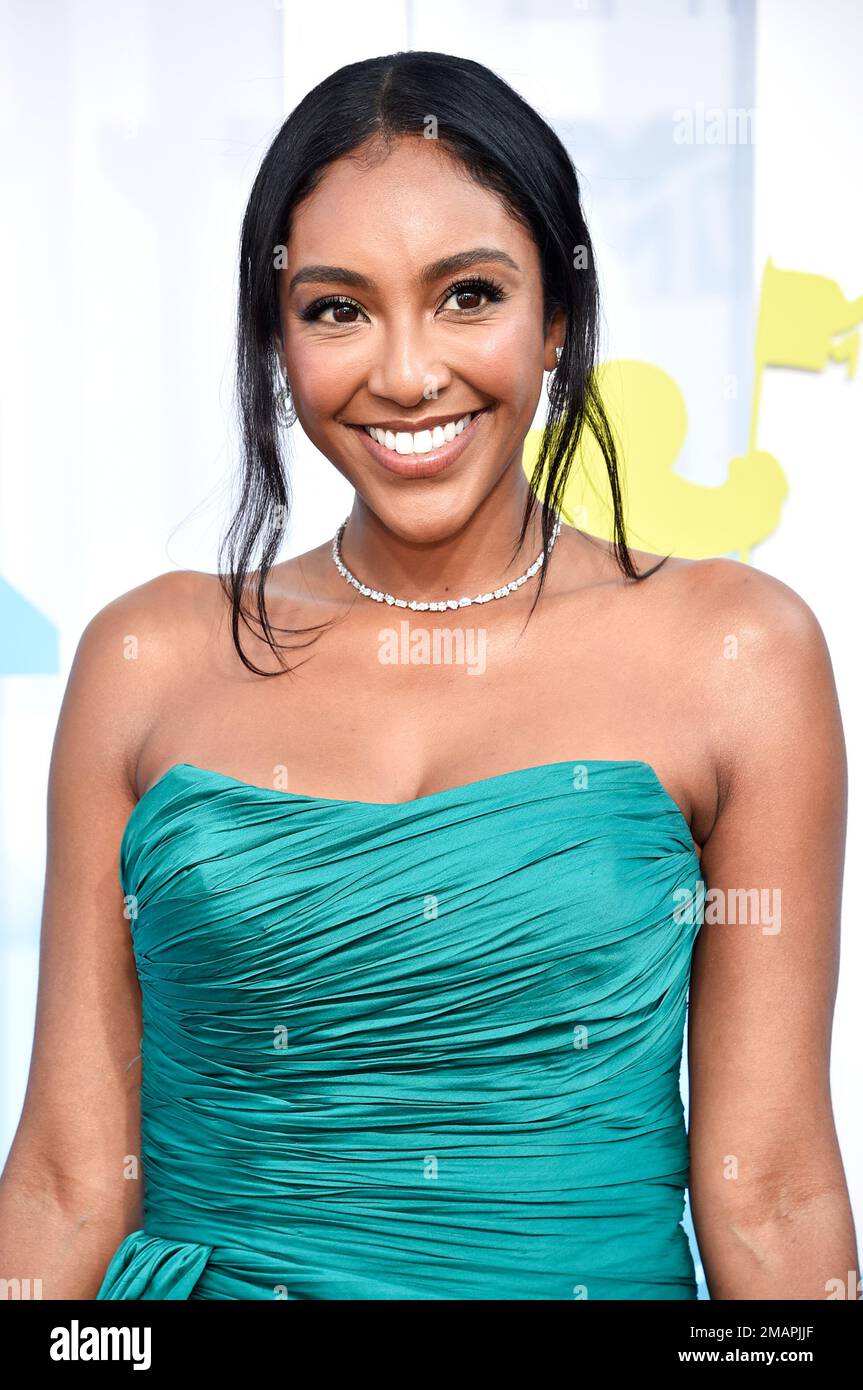 Tayshia Adams arrives at the MTV Video Music Awards at the Prudential