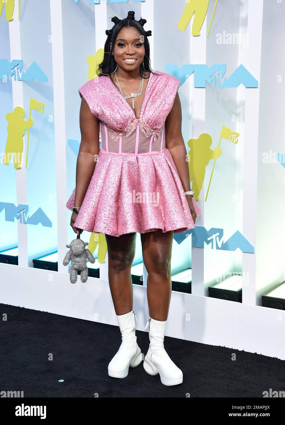 Diamond Kuts arrives at the MTV Video Music Awards at the Prudential ...