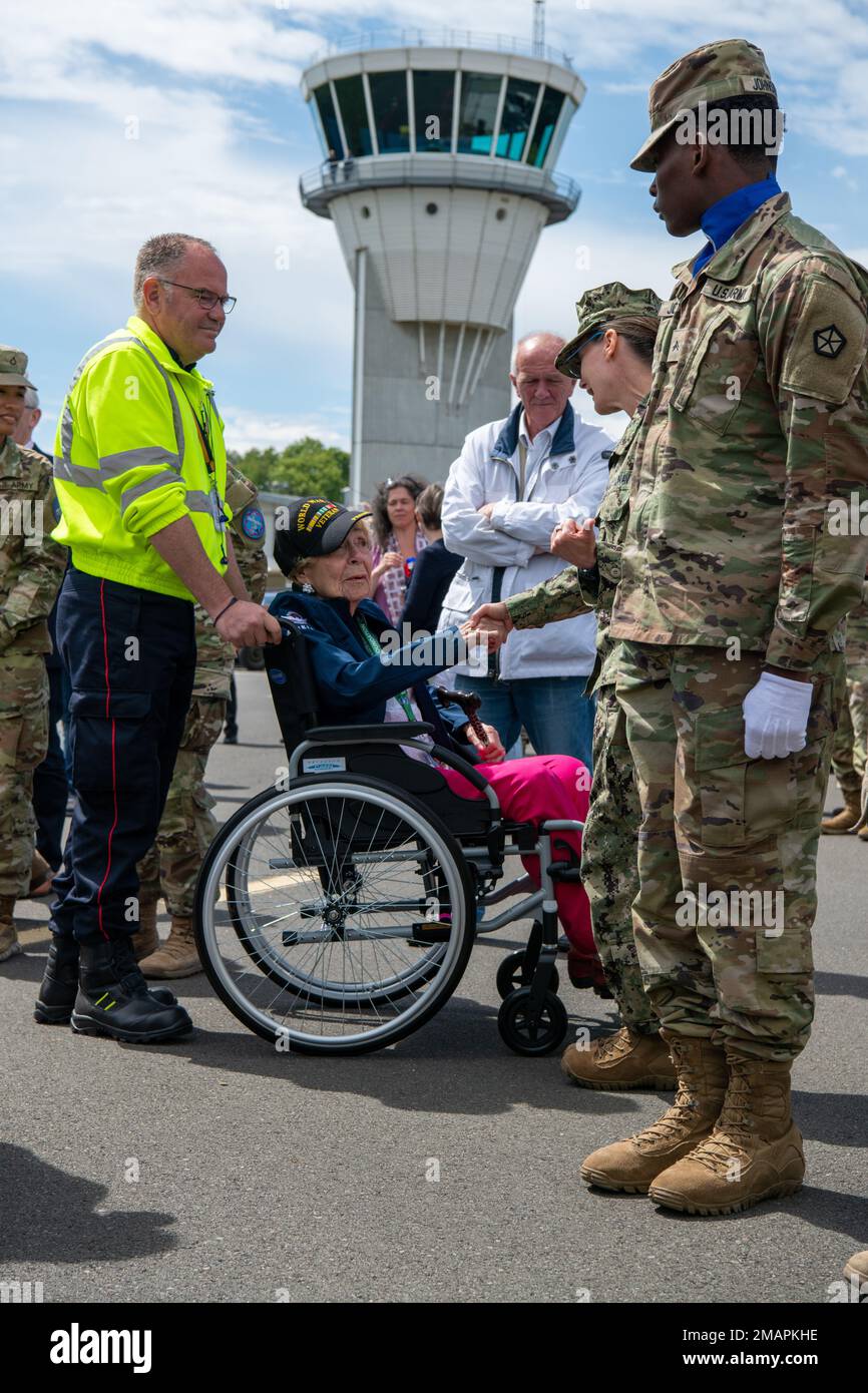 Dorothy F. Jones, a World War II Veteran, greets Soldiers of V CORPS at a welcoming ceremony June 2, 2022 at Aéroport de Deauville Saint Gatien des Bois, France. Together, the US and our indispensable European allies are demonstrating the strength of alliance and dedicated resolve borne out of D-Day 78 years ago and forged over almost eight decades of combat-credible cooperative security. Stock Photo