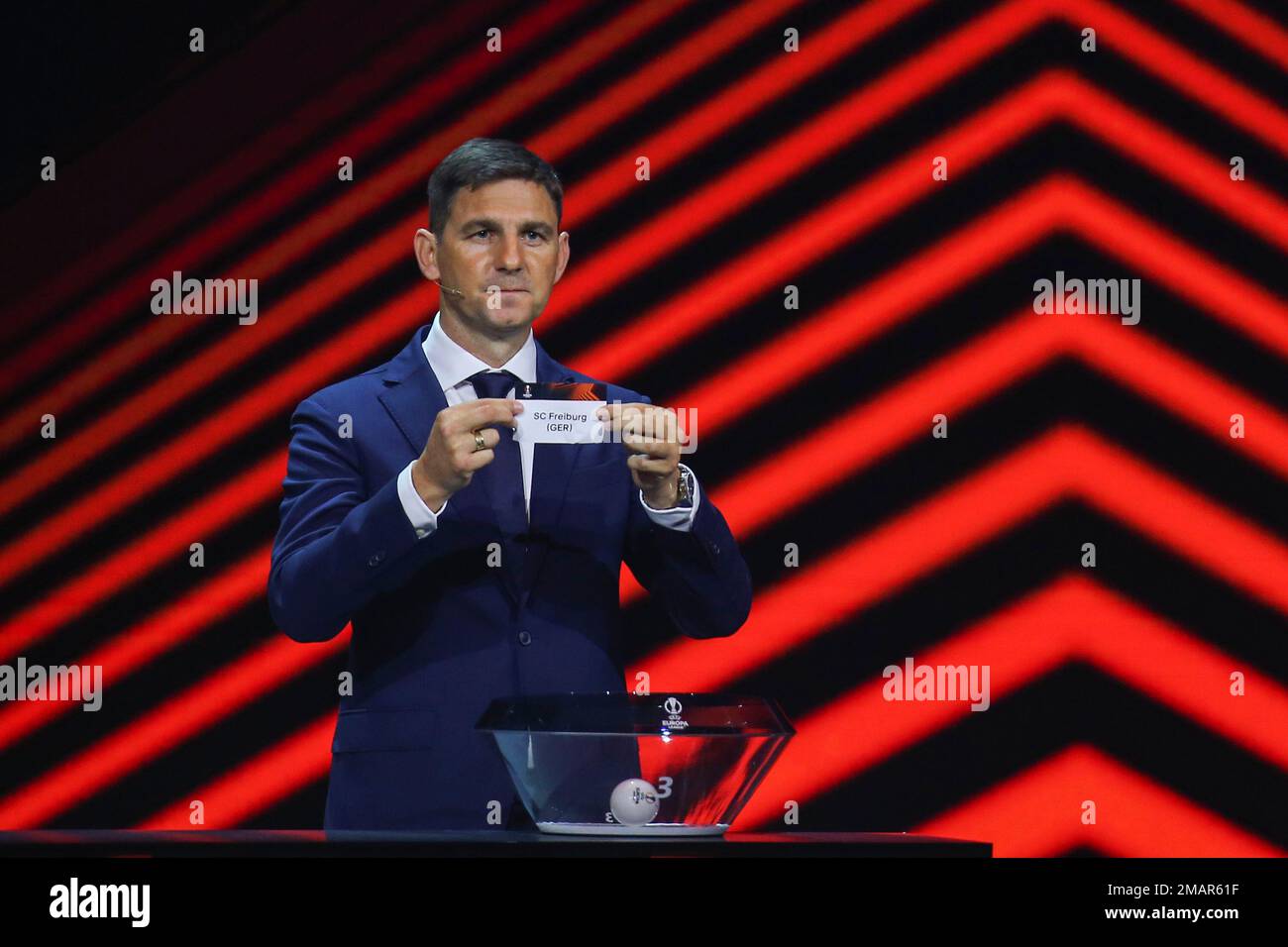 Hungarian former player Zoltan Gera shows the name of SC Freiburg