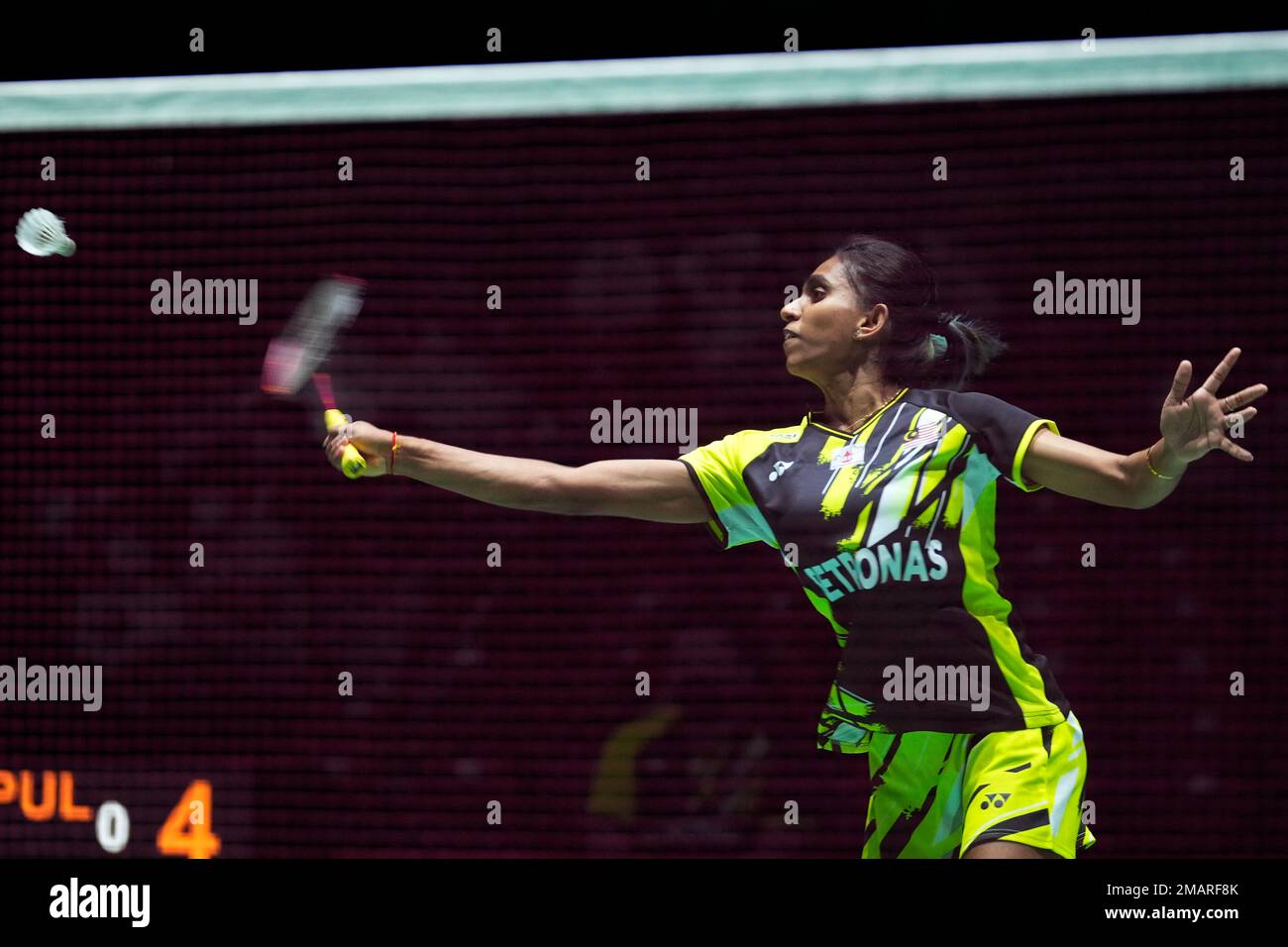 Thinaah Muralitharan of Malaysia, with Tan Pearly, plays a return during a badminton game of the women's doubles against Treesa Jolly and Gayatri Gopichand Pullela of India in the BWF World Championships in Tokyo, Wednesday, Aug. 24, 2022. (AP Photo/Hiro Komae) Stock Photo