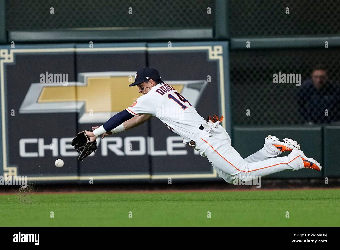 Astros' Mauricio Dubón starts Friday's game in centerfield