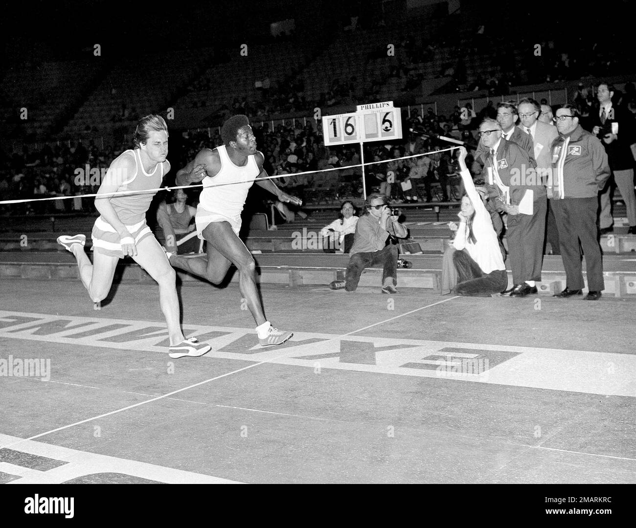 Bob Hayes, right, of the Dallas Cowboys hits the tape first in the King