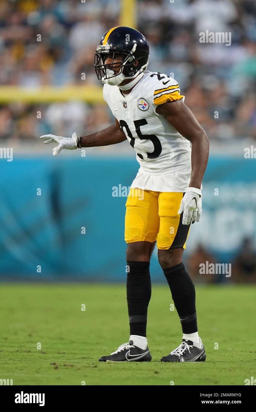 Former Pittsburgh Steelers cornerback Ahkello Witherspoon signs