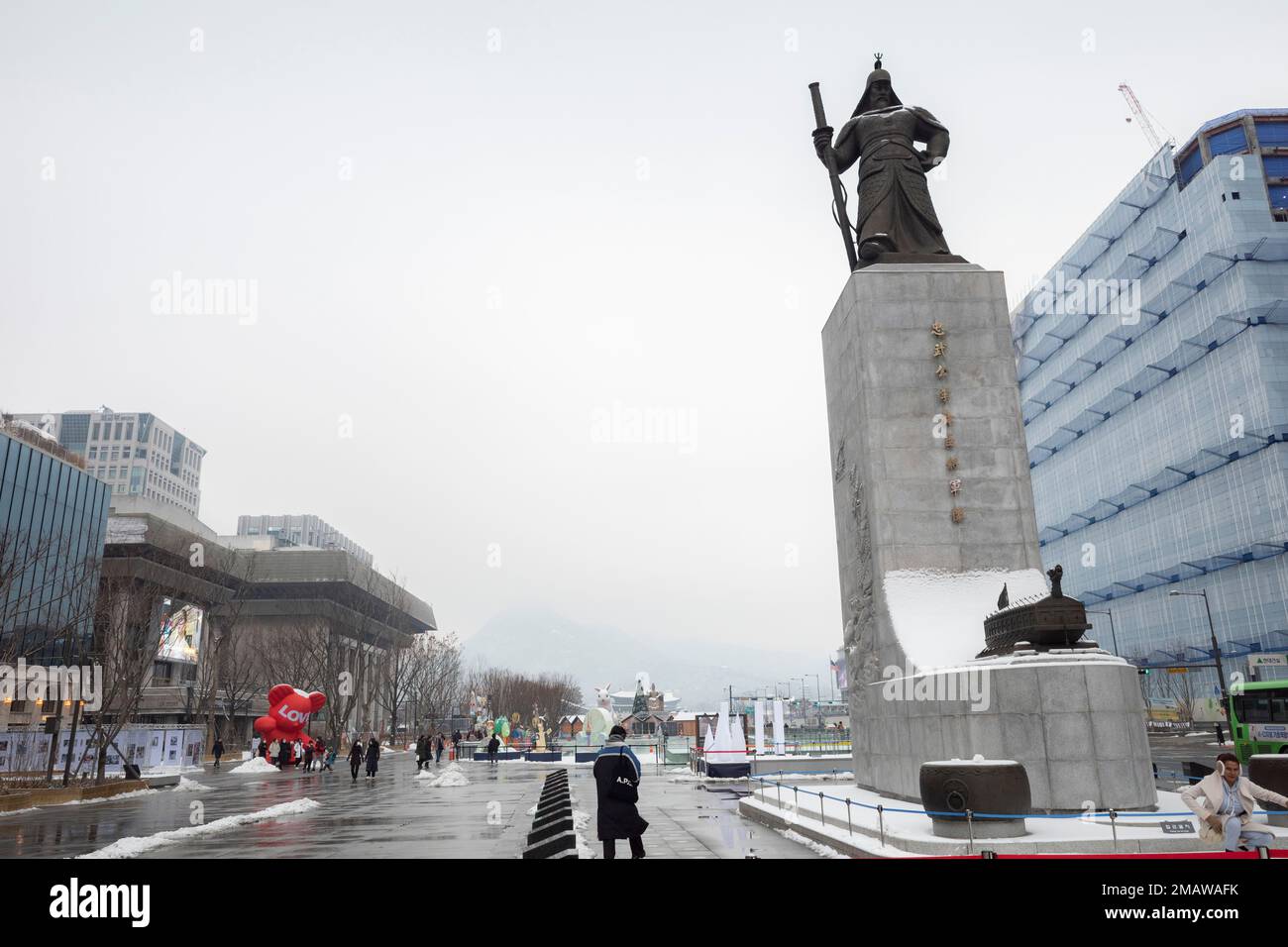 Seoul, Korea. 21st Dec, 2022. Statue of Admiral Yi Sun Shin (ì ´ìˆœì