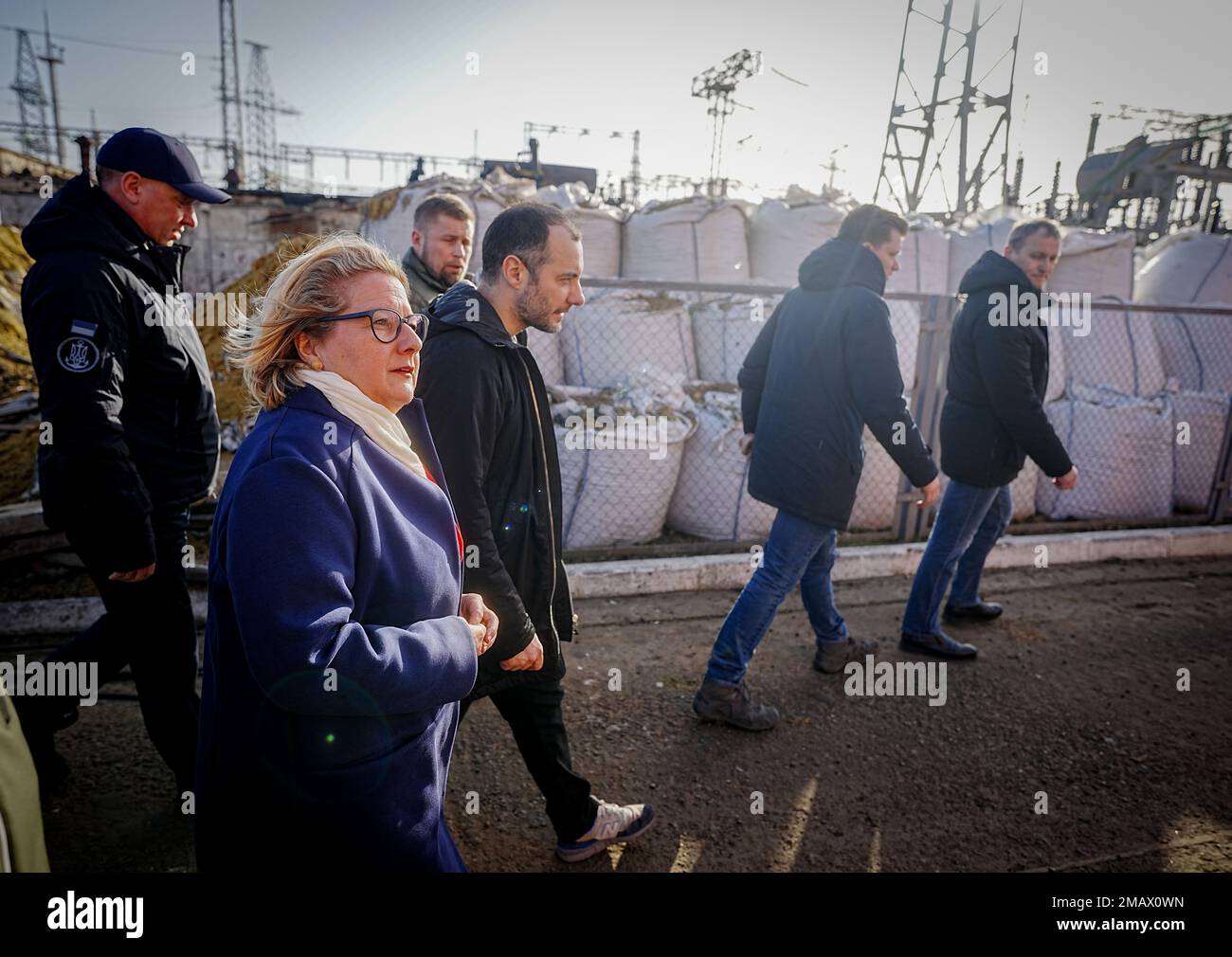 Odessa, Ukraine. 19th Jan, 2023. Svenja Schulze (front, l, SPD), Federal Minister for Economic
