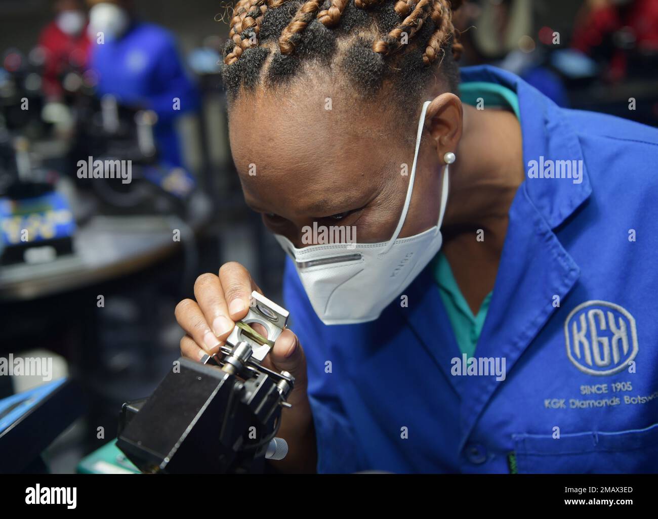 Gaborone, Botswana. 18th Jan, 2023. An employee of KGK Diamonds Botswana inspects a diamond in Gaborone, Botswana, Jan. 18, 2023. Botswanan President Mokgweetsi Masisi said Wednesday that developing raw materials value chains allows for innovation and builds sustainability, particularly in the diamond industry. TO GO WITH 'Botswanan president says diamond value chains critical to Botswana's economic diversification' Credit: Tshekiso Tebalo/Xinhua/Alamy Live News Stock Photo