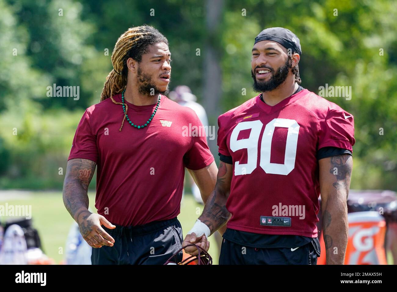 Washington Commanders defensive end Montez Sweat warms up during an NFL  football practice at the team's training facility in Ashburn, Va.,  Wednesday, June 7, 2023.(AP Photo/Luis M. Alvarez Stock Photo - Alamy