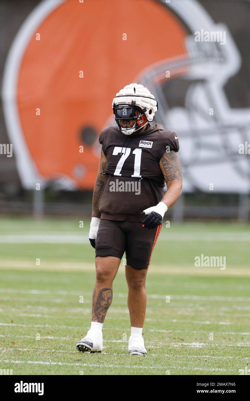 Cleveland Browns offensive tackle Jedrick Wills Jr. takes part in drills  during the NFL football team's training camp, Tuesday, Aug. 9, 2022, in  Berea, Ohio. (AP Photo/Ron Schwane Stock Photo - Alamy