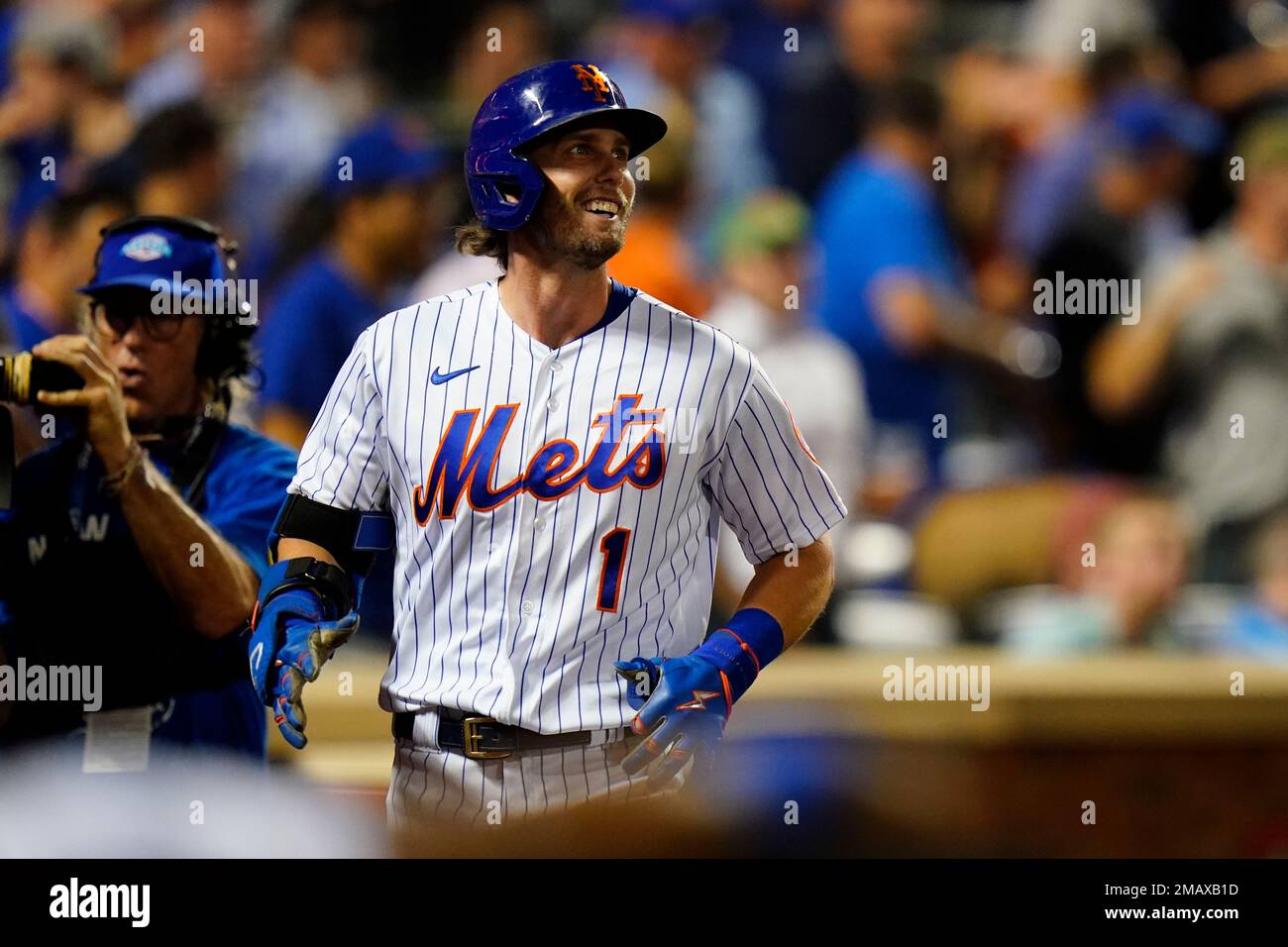 New York Mets second baseman JEFF MCNEIL (1) batting in the top of the  fourth inning during the MLB game between the New York Mets and the Houston  Ast Stock Photo - Alamy