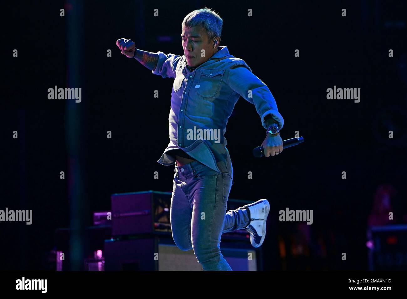 Arnel Pineda of Journey performs during a concert Saturday Aug. 6, 2022, at  the Pro Football Hall of Fame in Canton, Ohio. (AP Photo/David Dermer Stock  Photo - Alamy