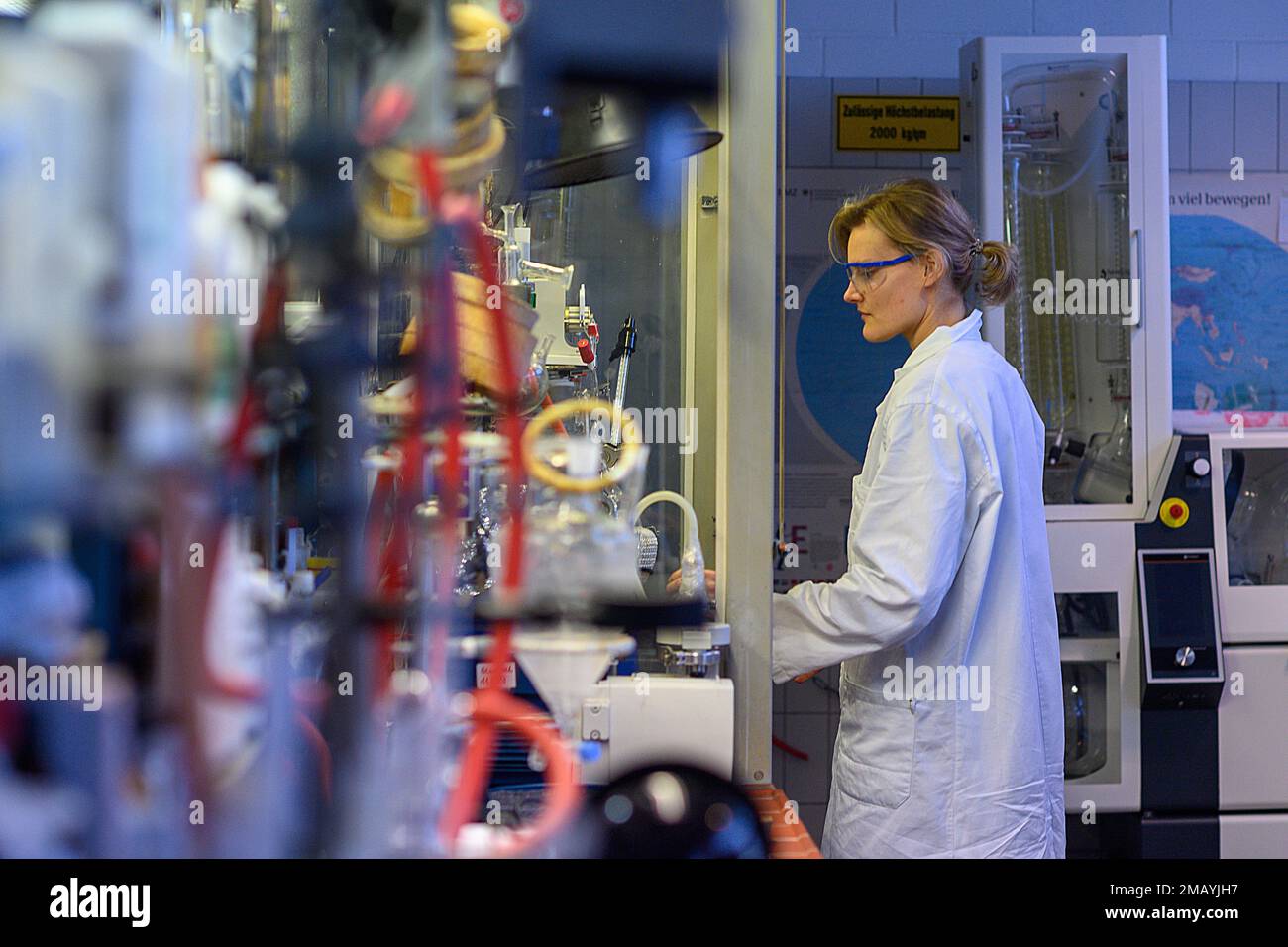 Magdeburg, Germany. 19th Jan, 2023. Maike Gärtner, a research associate at 'Pilot Pflanzenöltechnologie Magdeburg' (PPM), works in laboratory refining. The research facility operates an experimental plant in Magdeburg for the extraction and processing of vegetable oils and vegetable proteins. Credit: Klaus-Dietmar Gabbert/dpa/Alamy Live News Stock Photo