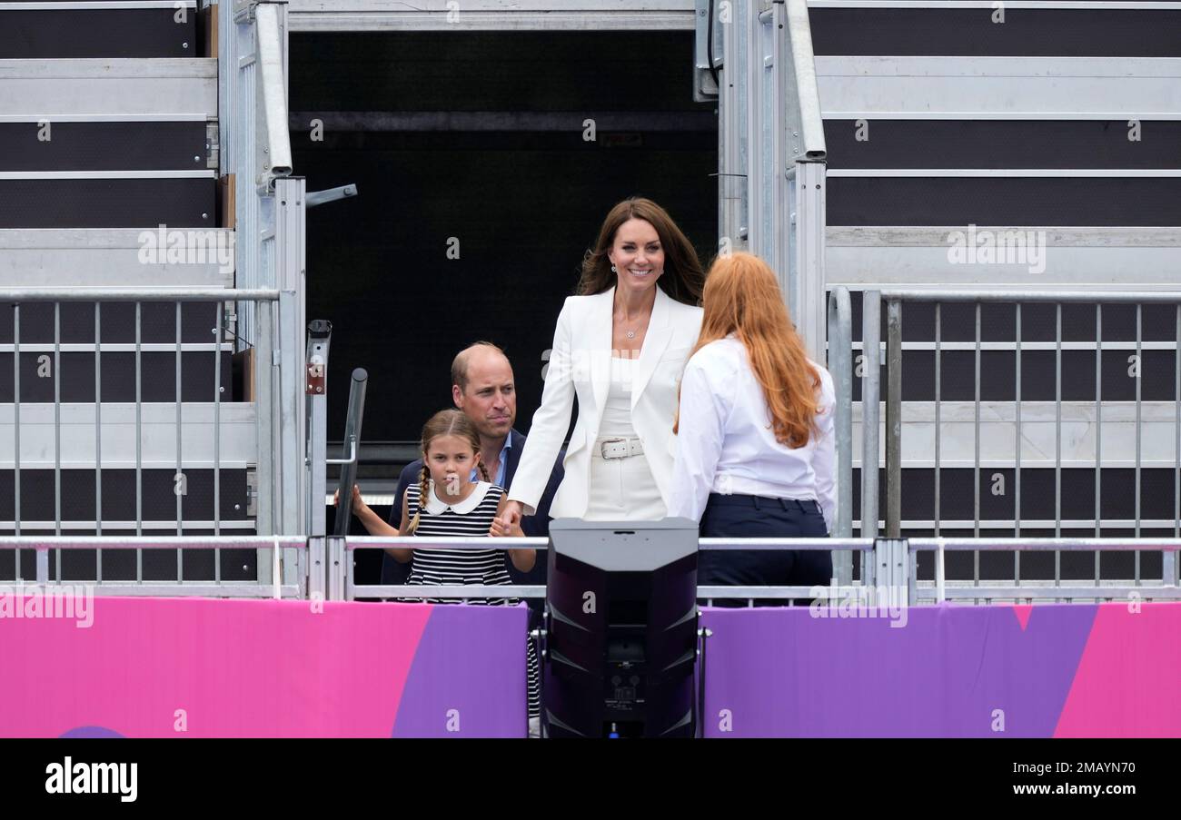 Kate, Duchess of Cambridge arrives with Britain's Prince William and ...