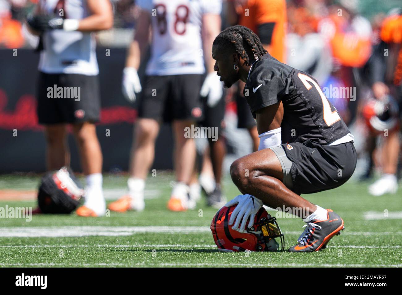 Cincinnati Bengals cornerback Chidobe Awuzie (22) participates in the ...