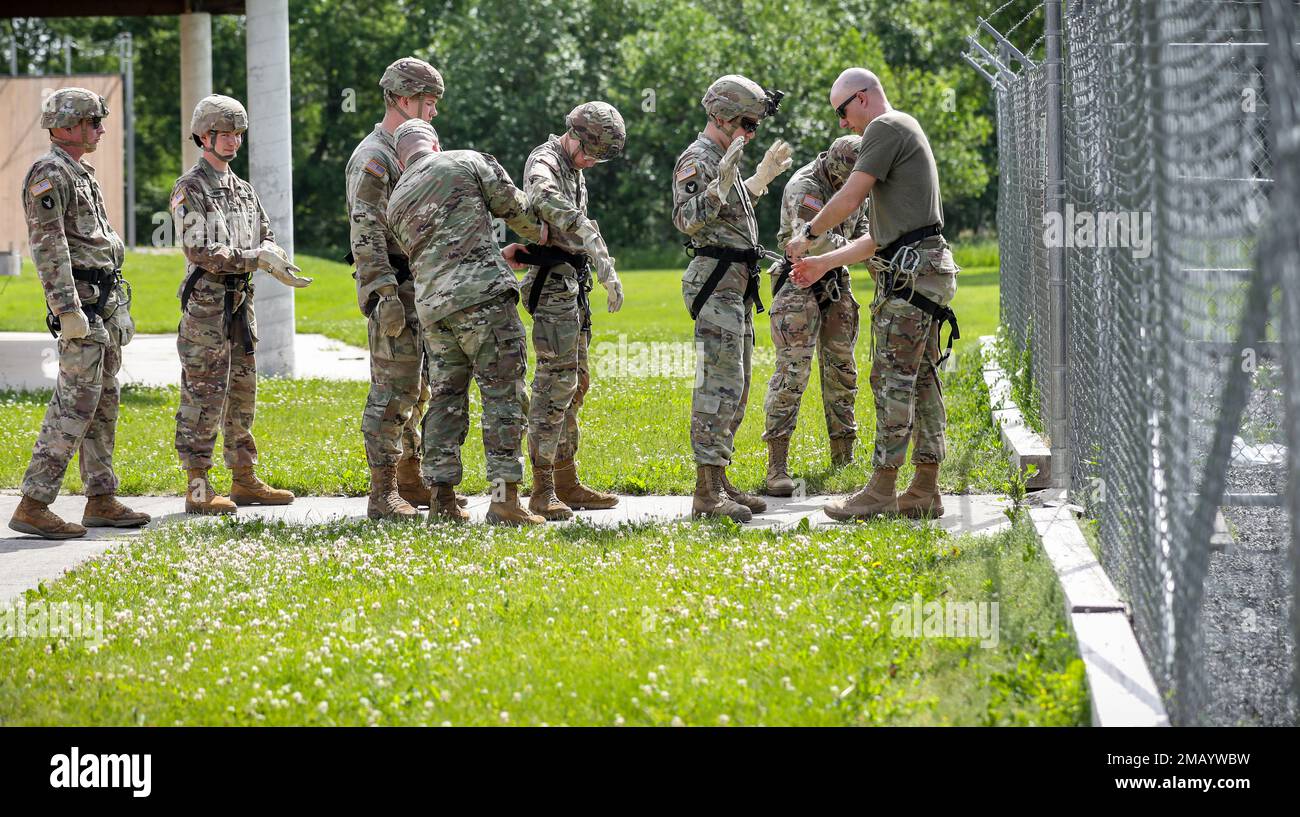 Iowa Army National Guard Soldiers with Troop A, 1st Squadron, 113th