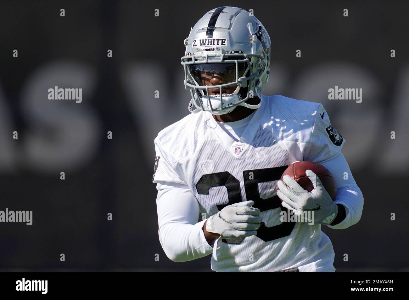 Las Vegas Raiders' Zamir White practices during NFL football training camp,  Monday, Aug. 1, 2022, in Henderson, Nev. (AP Photo/John Locher Stock Photo  - Alamy