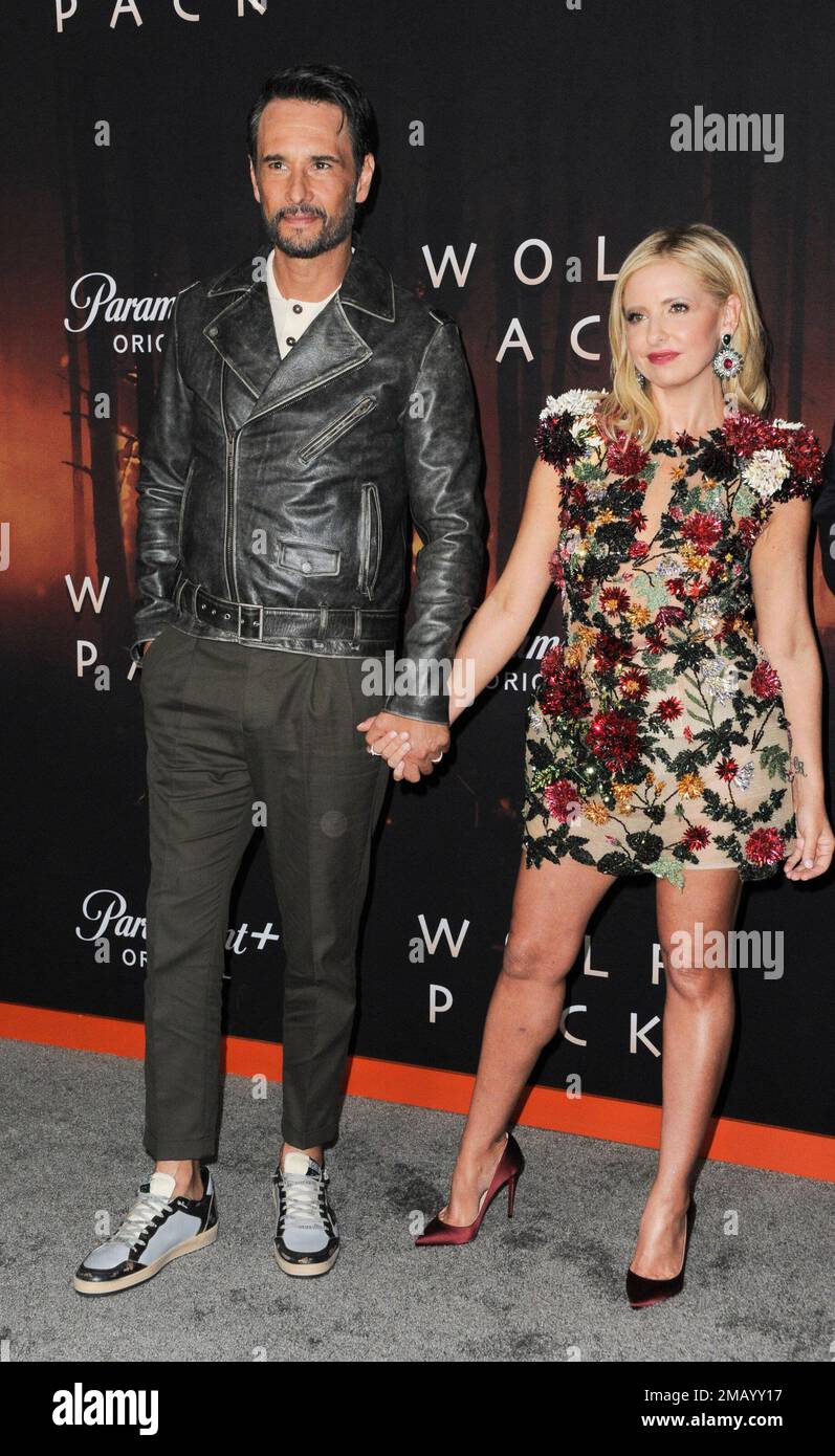 Los Angeles, CA. 19th Jan, 2023. Rodrigo Santoro, Sarah Michelle Gellar