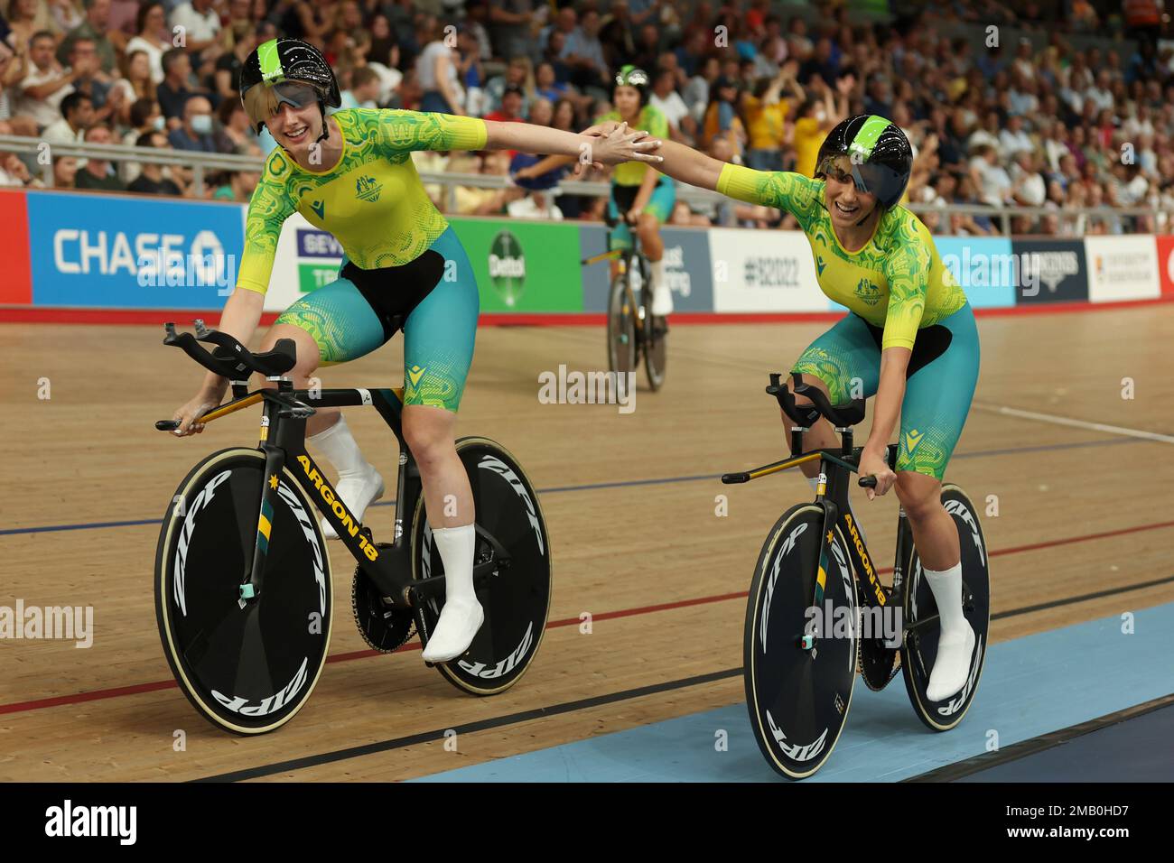 Australia's team celebrate as they won gold medals at the Women's 4000m