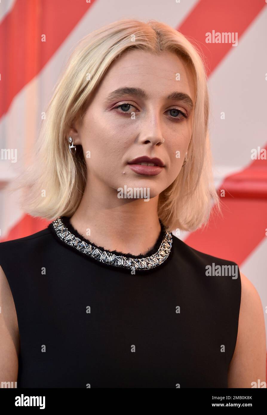 Emma Chamberlain arrives at Louis Vuitton's 200 Trunks, 200 Visionaries:  The Exhibition, Thursday, July 28, 2022, at Louis Vuitton in Beverly Hills,  Calif. (Photo by Jordan Strauss/Invision/AP Stock Photo - Alamy