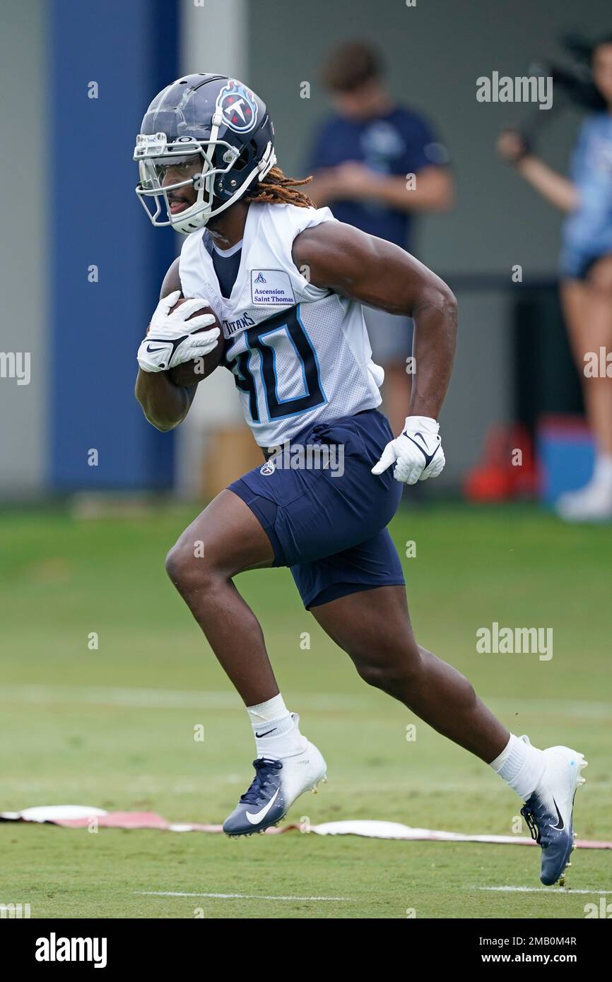 Tennessee Titans running back Dontrell Hilliard takes part in drills