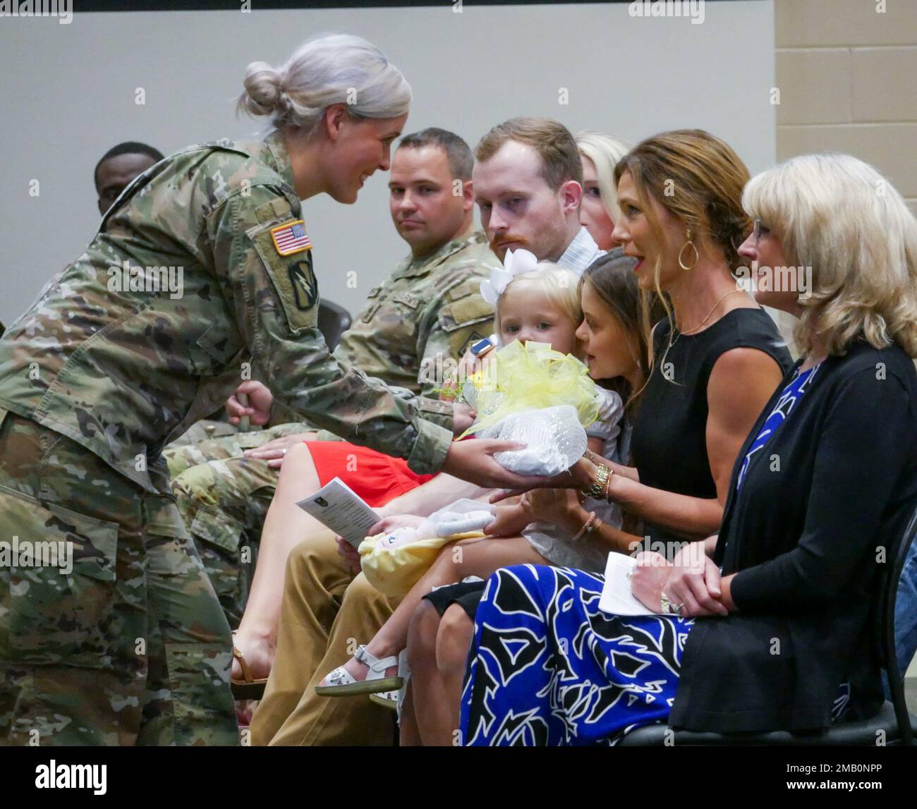 A Mississippi National Guard Soldier hands yellow roses to Fran Coleman, wife of Command Sgt. Maj. Jonathan B. Coleman, incoming land component command sergeant major of the Mississippi National Guard, during a change of responsibility ceremony in the Mississippi Armed Forces Museum’s Grand Gallery, Camp Shelby Joint Forces Training Center, Mississippi, June 9, 2022. Stock Photo