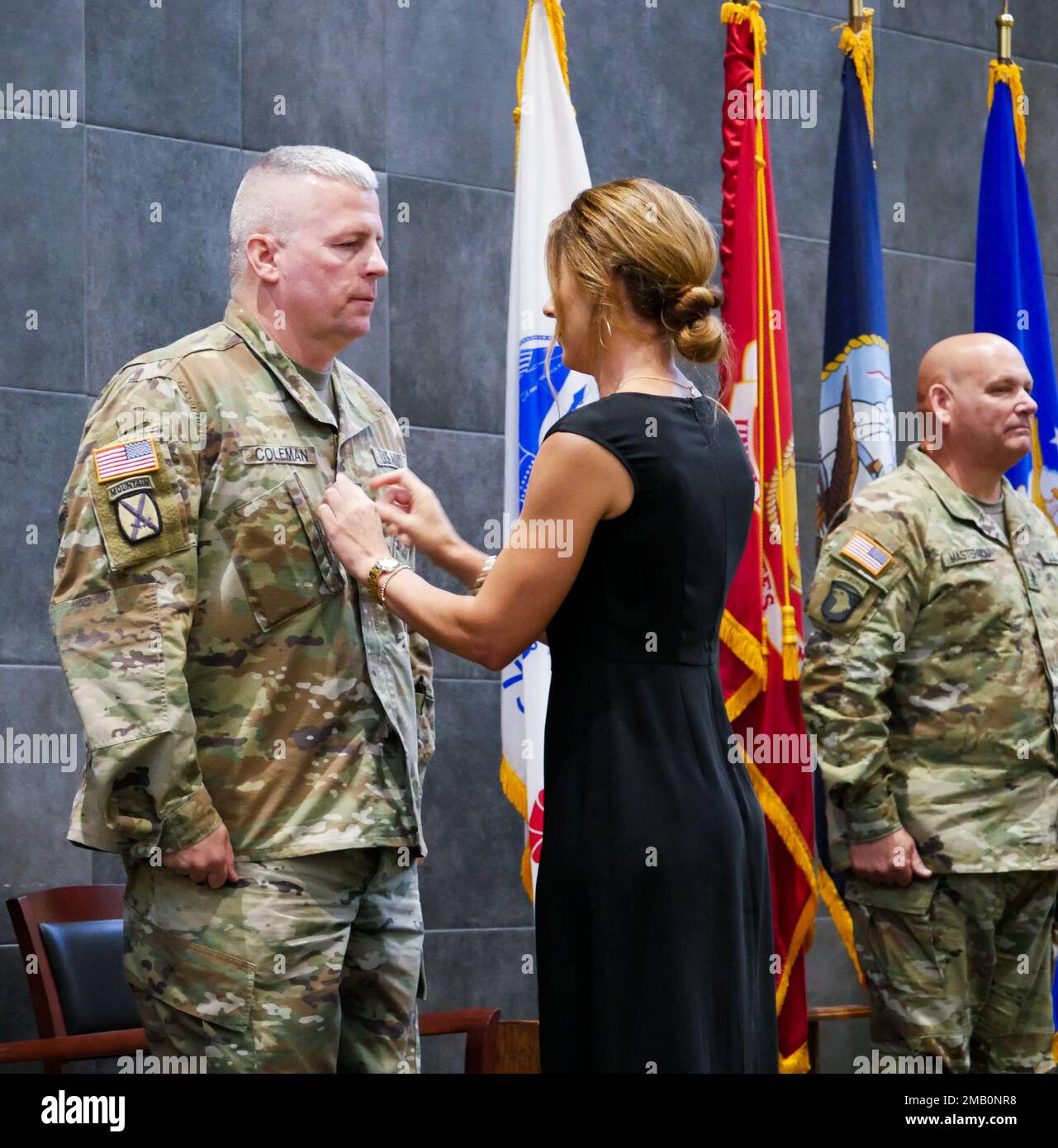 Command Sgt. Maj. Jonathan B. Coleman, incoming land component command sergeant major of the Mississippi National Guard, is pinned the rank of command sergeant major by his wife, Fran Coleman, during a change of responsibility ceremony in the Mississippi Armed Forces Museum’s Grand Gallery, Camp Shelby Joint Forces Training Center, Mississippi, June 9, 2022. Stock Photo